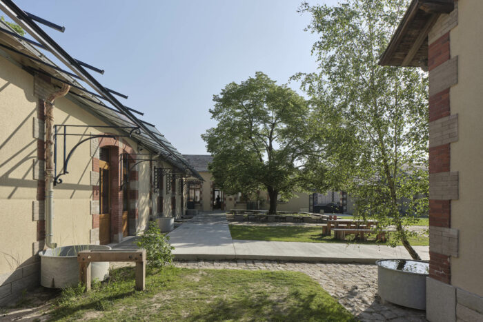 Les Petites Écuries — Pôle Arts Visuels Pays de la Loire