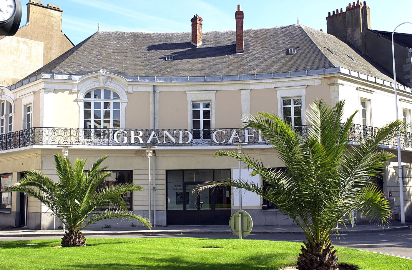 Menace sur la diversité des arts visuels en Pays de la Loire : mobilisons-nous contre la fermeture du Grand Café ! — Pôle Arts Visuels Pays de la Loire